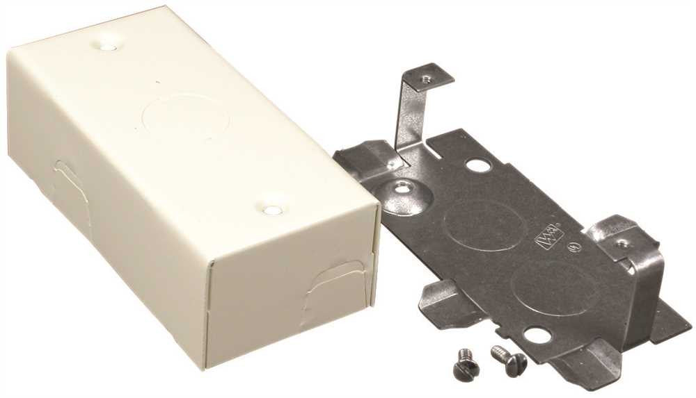 Wiremold&reg; 500-700 Utility Box Fitting, Steel, Single-channel, Ivory, 4-1-8 X 2 X 1-3-8 In.