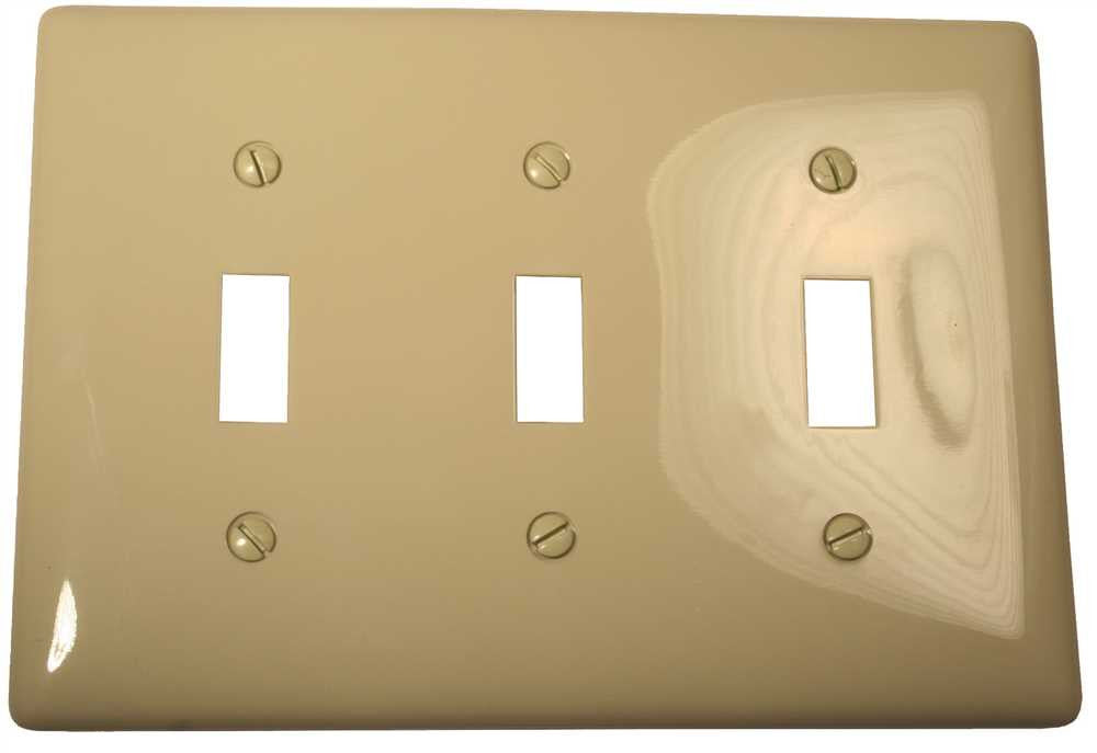 Wallplate Midi Toggle 3 Gang Ivory