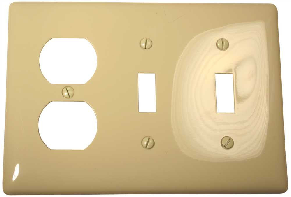 Wallplate Midi Toggle 3-gang-duplex Ivory