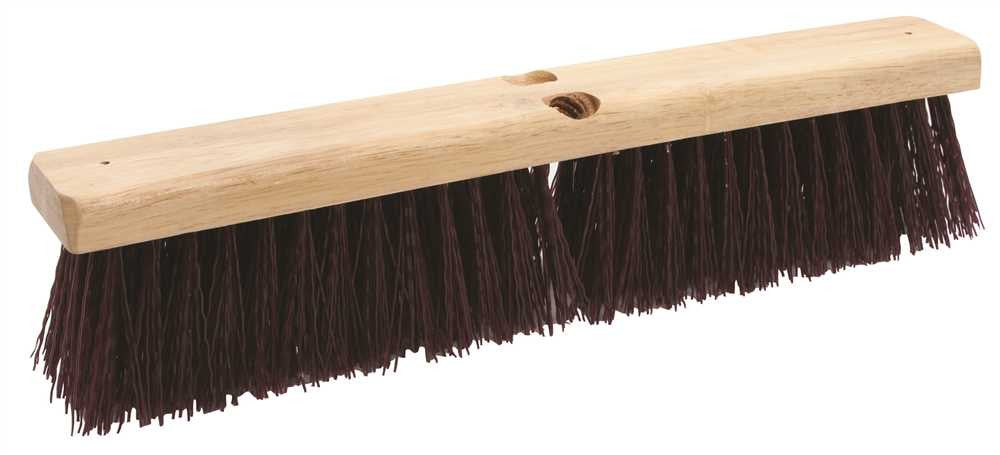 Renown&reg; Heavy Sweep With 3-1-4" Trim Polypropylene 18"